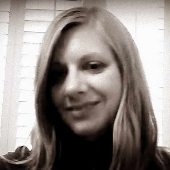 Meet your Posher, Julie - Picture 1 of 1